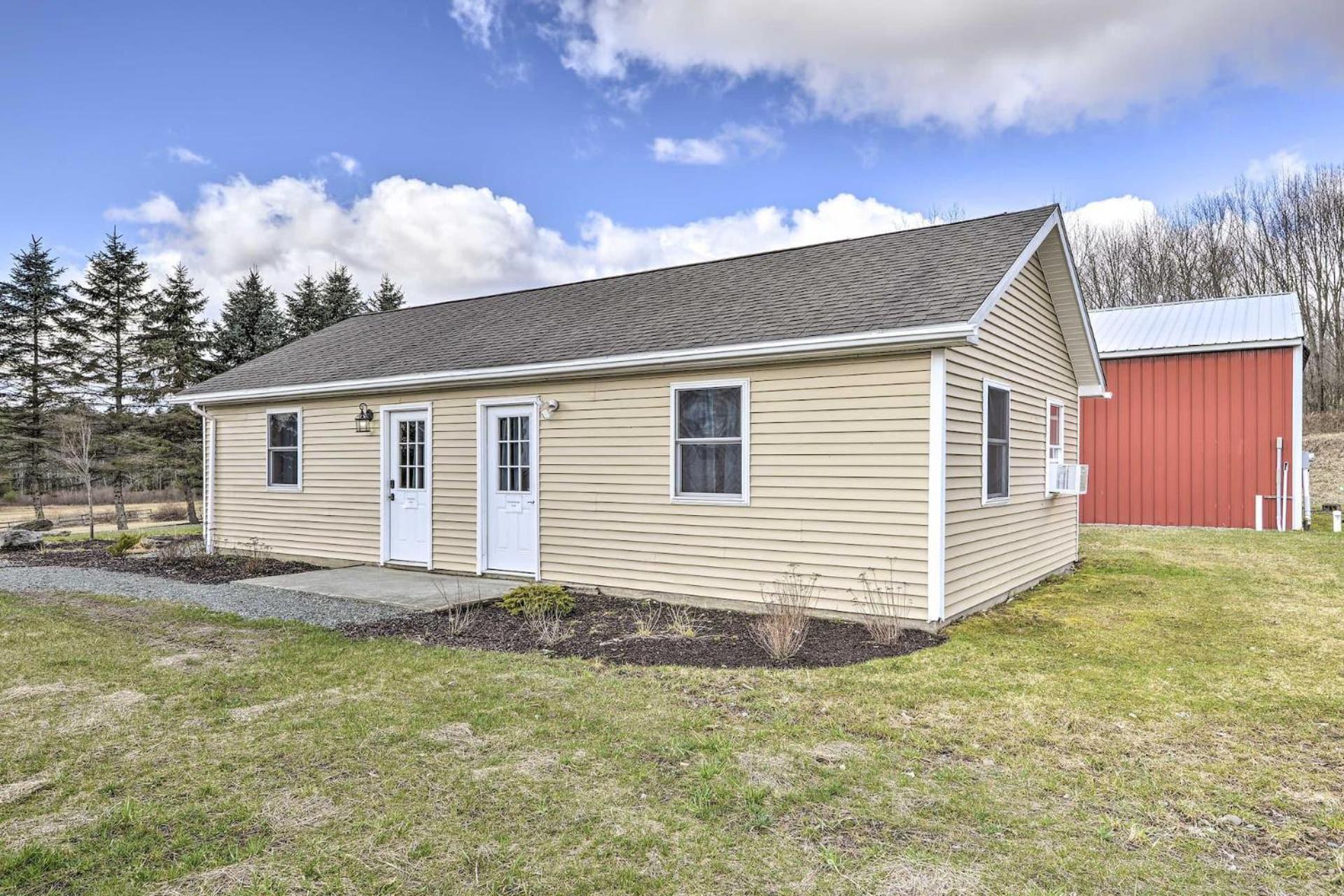 Equestrian House Suites Pleasant Mount Exterior photo