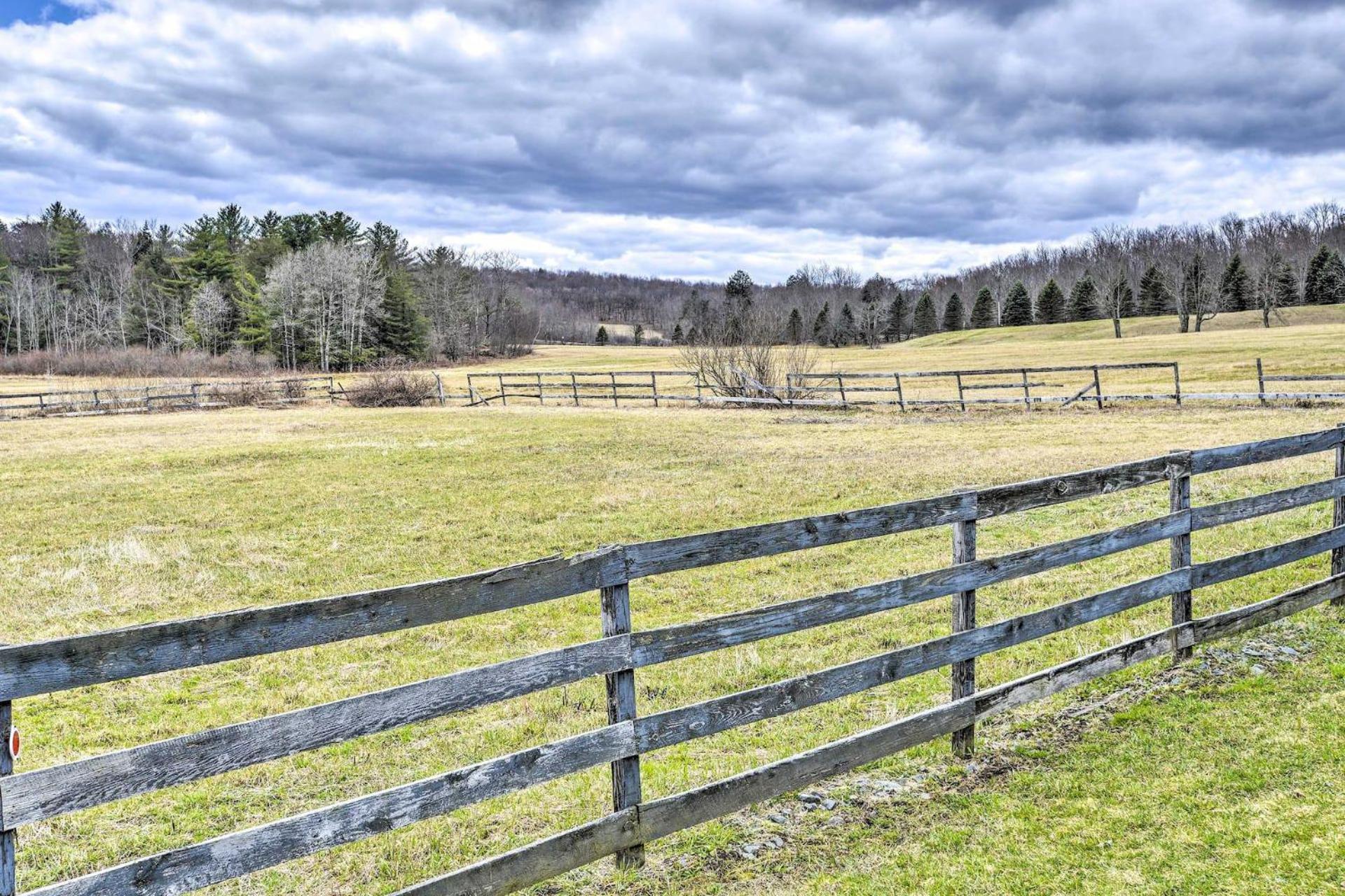 Equestrian House Suites Pleasant Mount Exterior photo