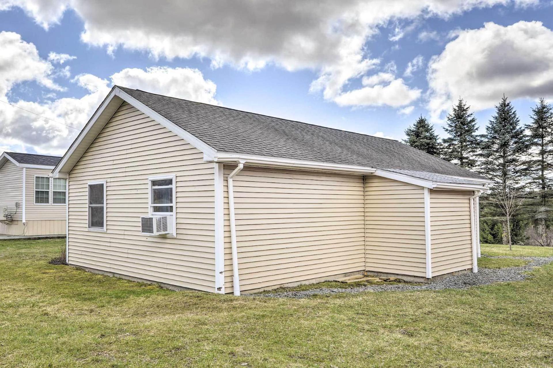 Equestrian House Suites Pleasant Mount Exterior photo