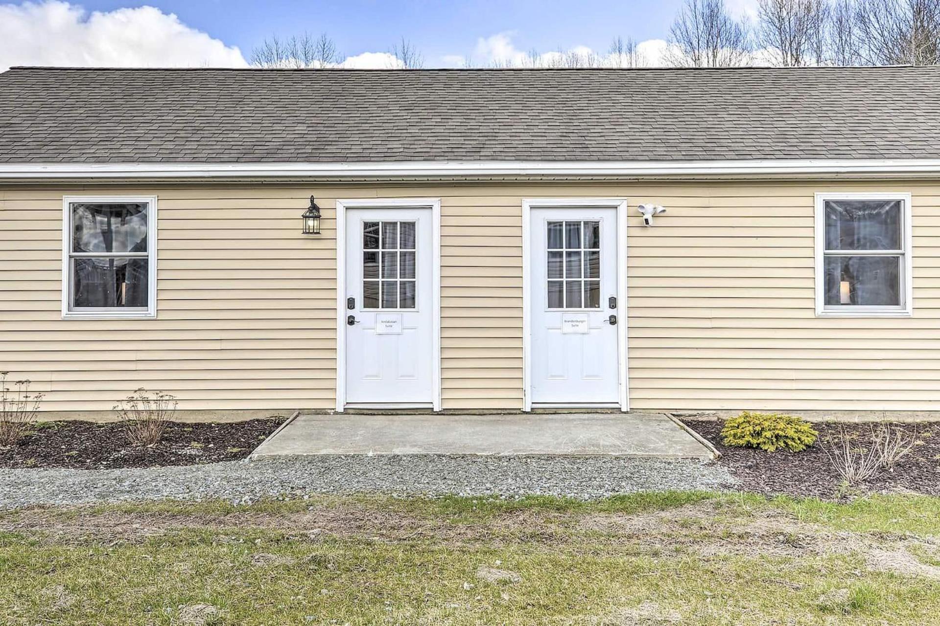 Equestrian House Suites Pleasant Mount Exterior photo