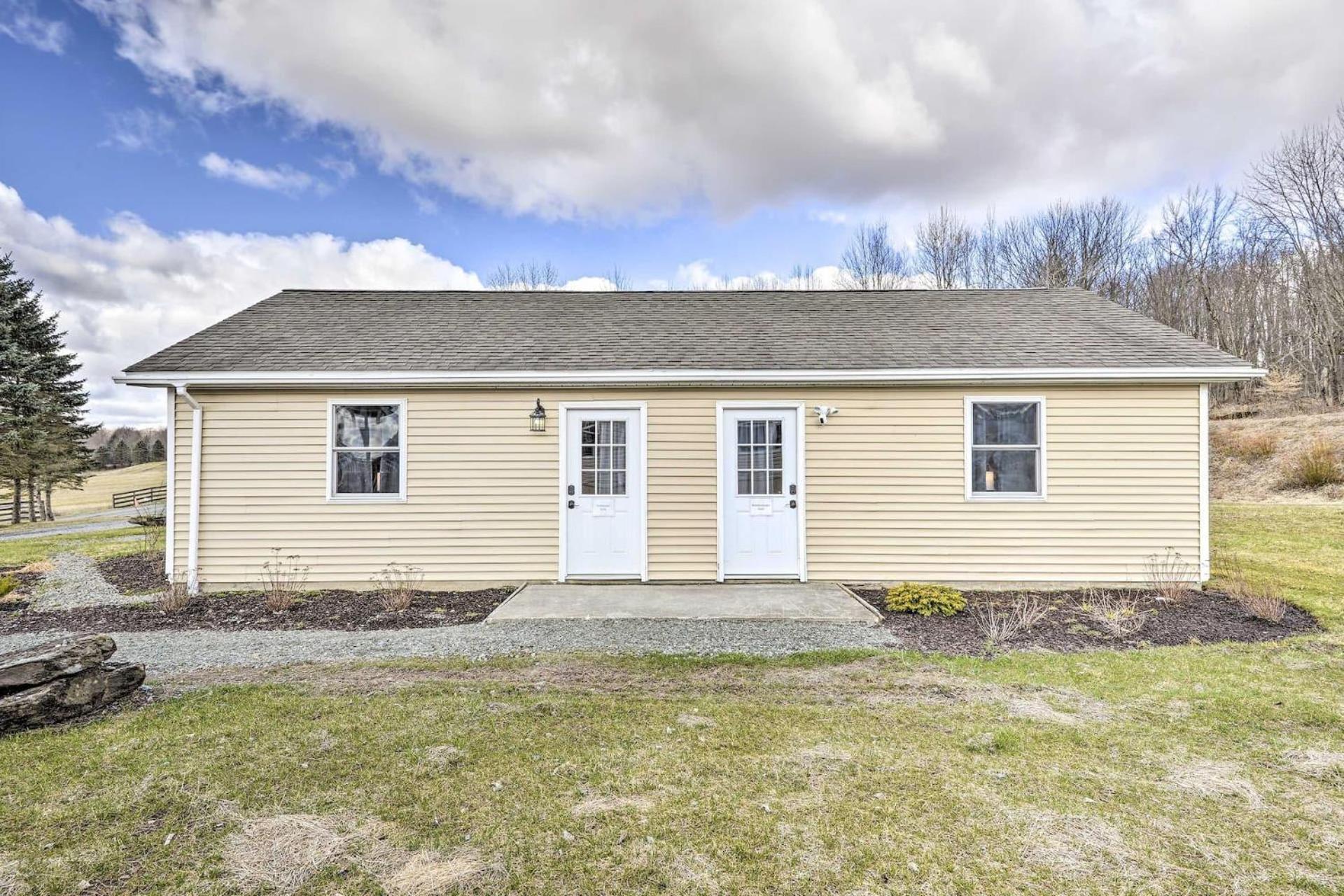 Equestrian House Suites Pleasant Mount Exterior photo