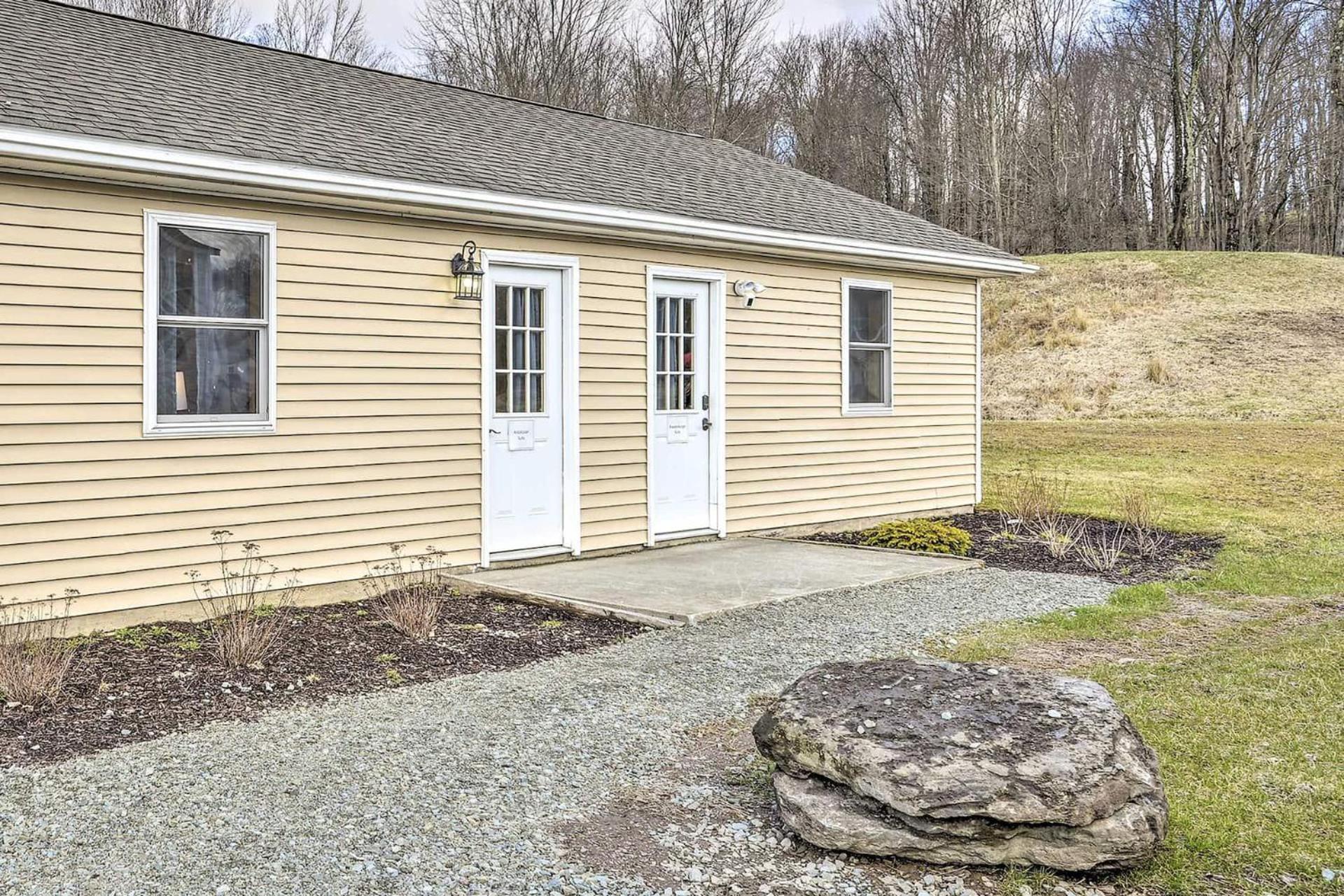 Equestrian House Suites Pleasant Mount Exterior photo