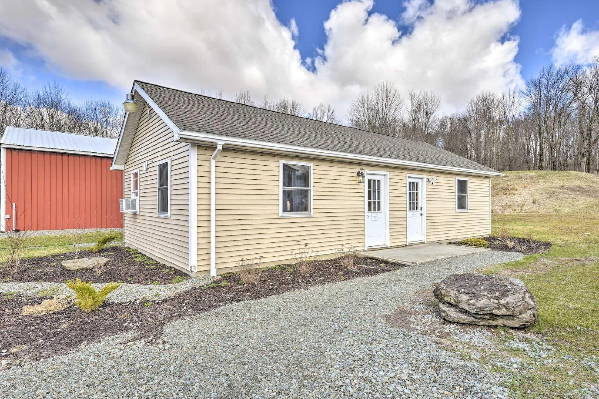 Equestrian House Suites Pleasant Mount Exterior photo