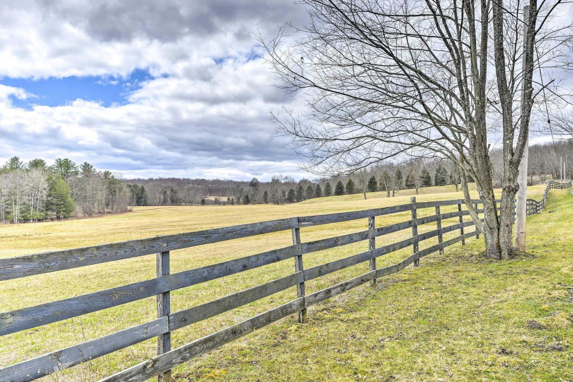 Equestrian House Suites Pleasant Mount Exterior photo