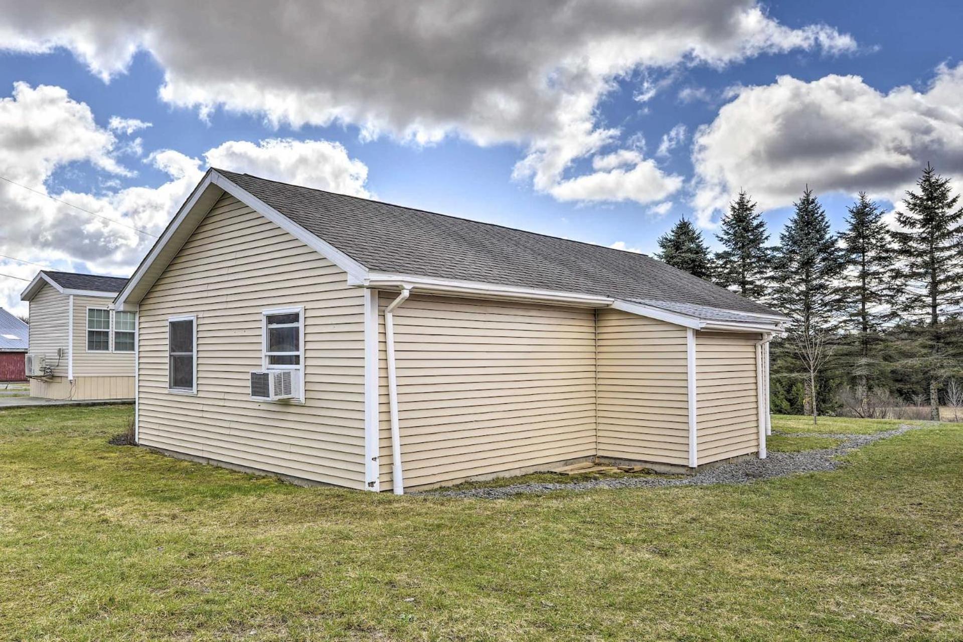 Equestrian House Suites Pleasant Mount Exterior photo