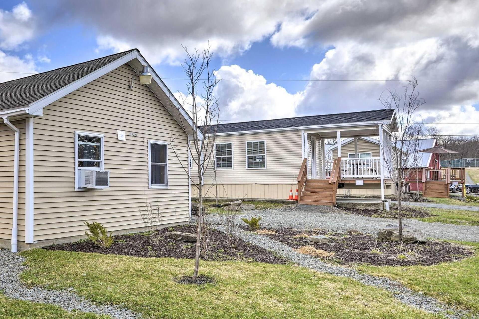 Equestrian House Suites Pleasant Mount Exterior photo