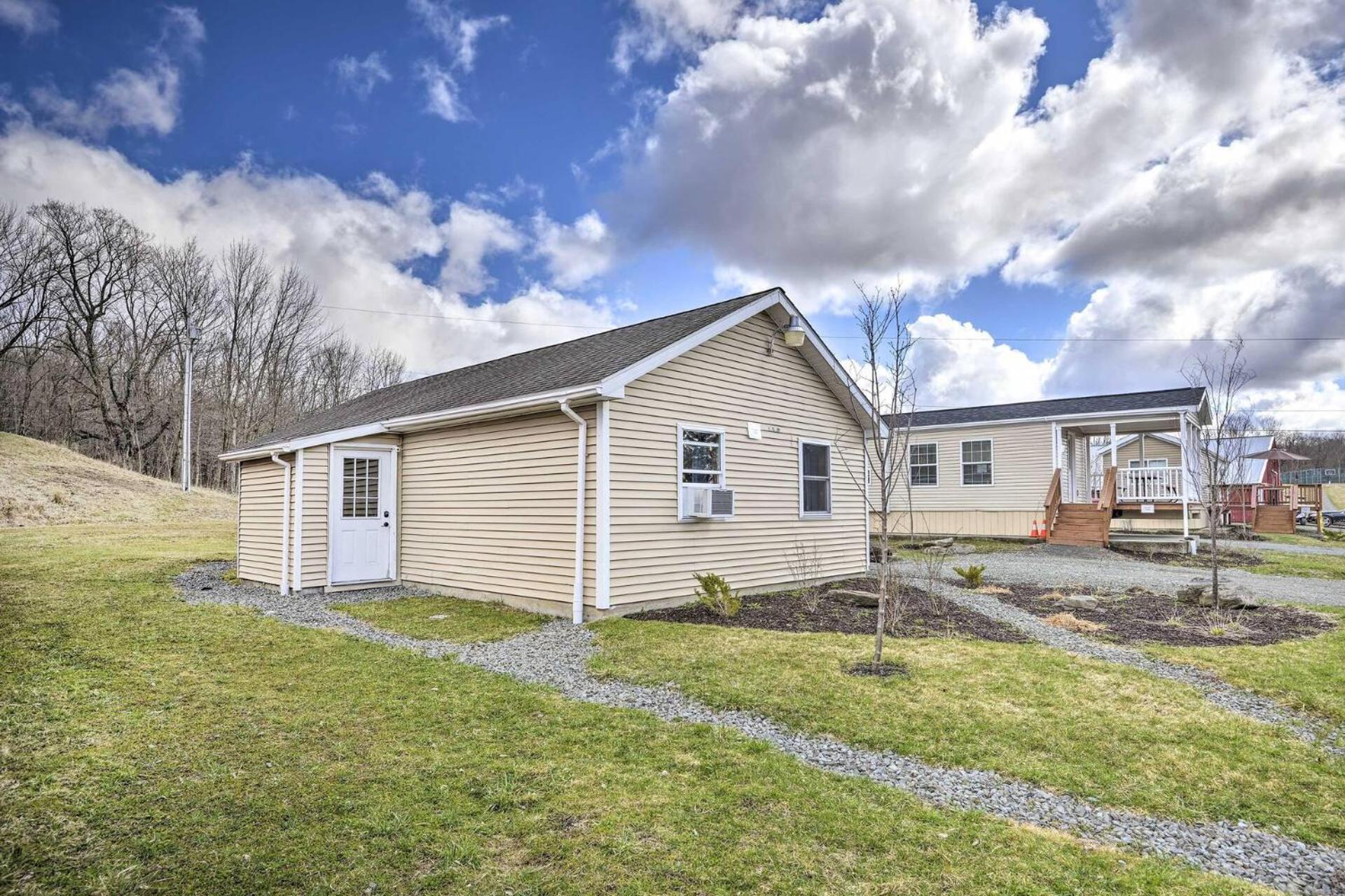 Equestrian House Suites Pleasant Mount Exterior photo