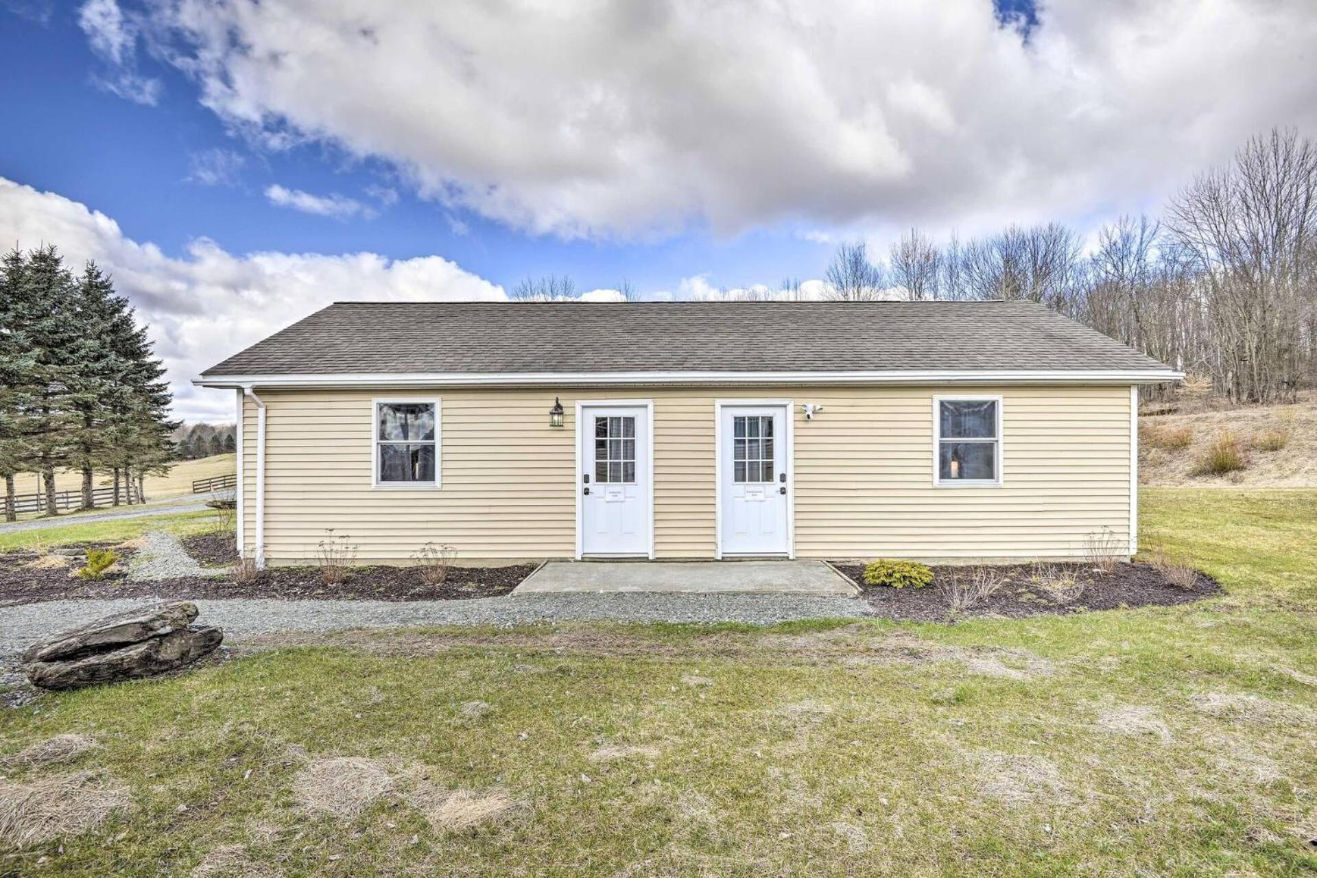 Equestrian House Suites Pleasant Mount Exterior photo