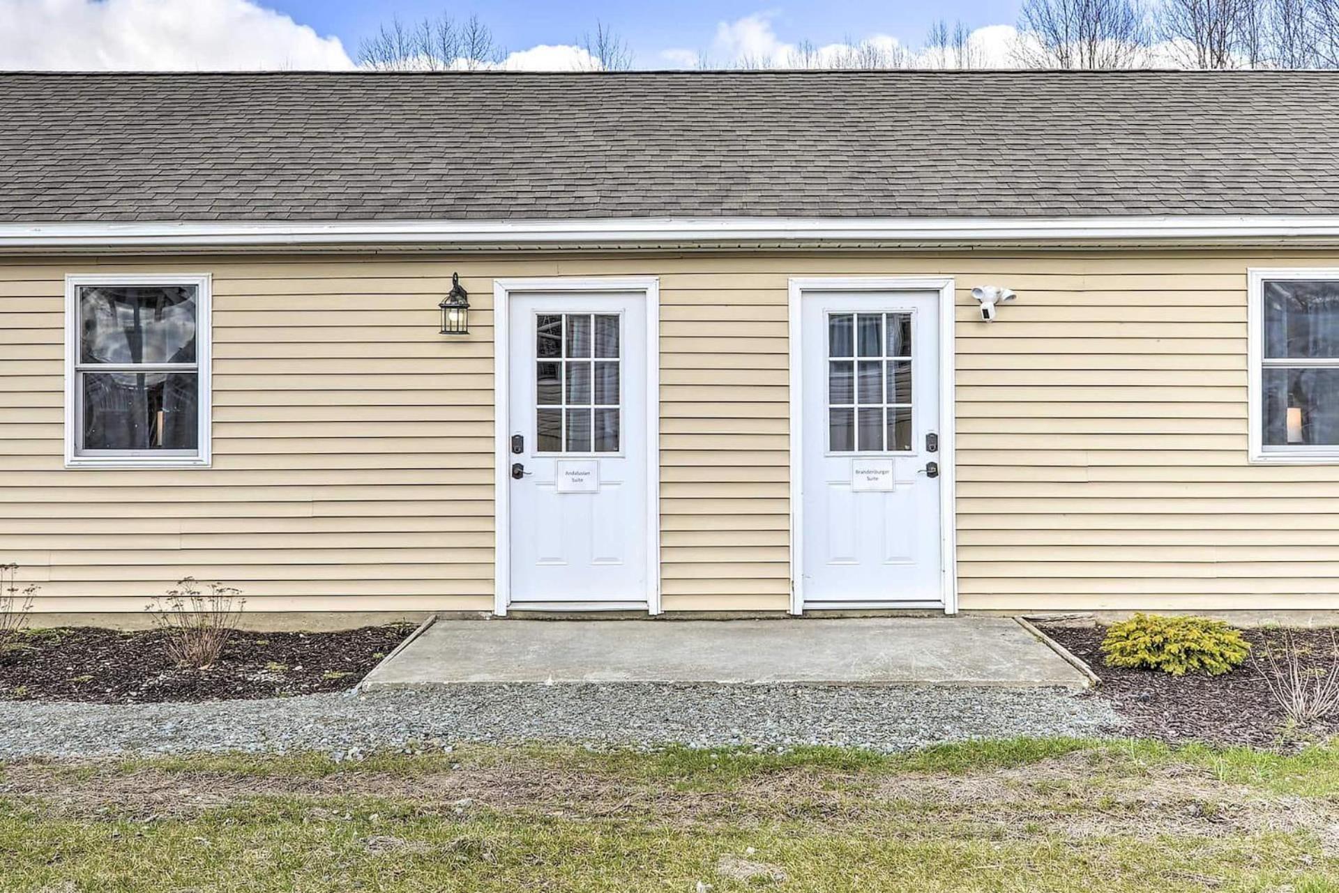 Equestrian House Suites Pleasant Mount Exterior photo